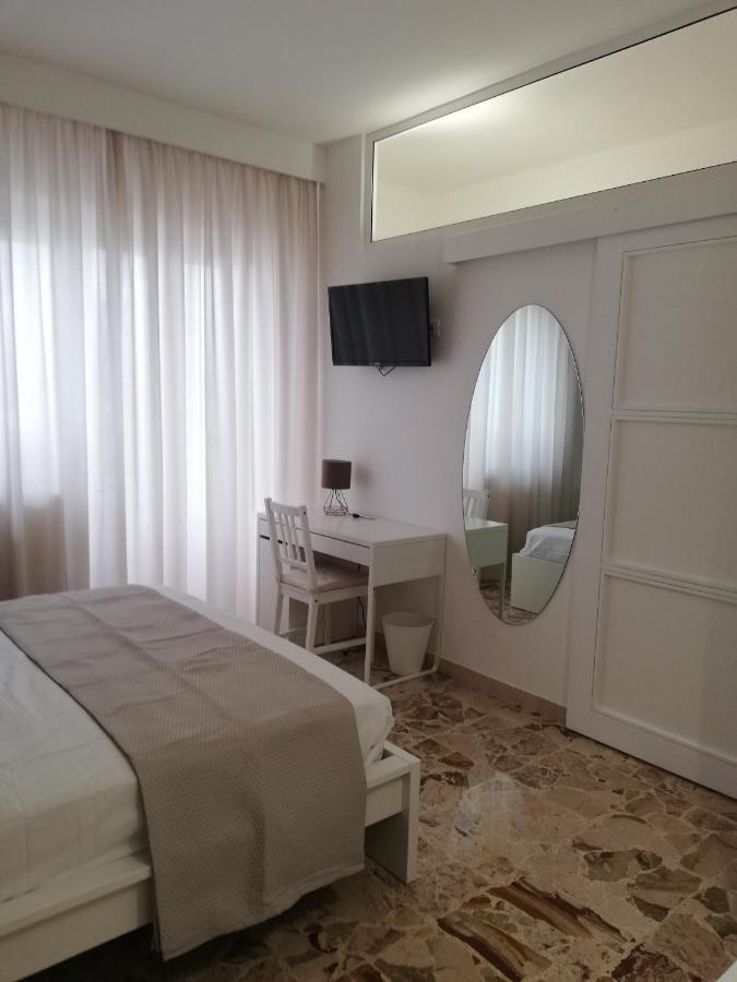 Ostuni Crispi House Otel Dış mekan fotoğraf