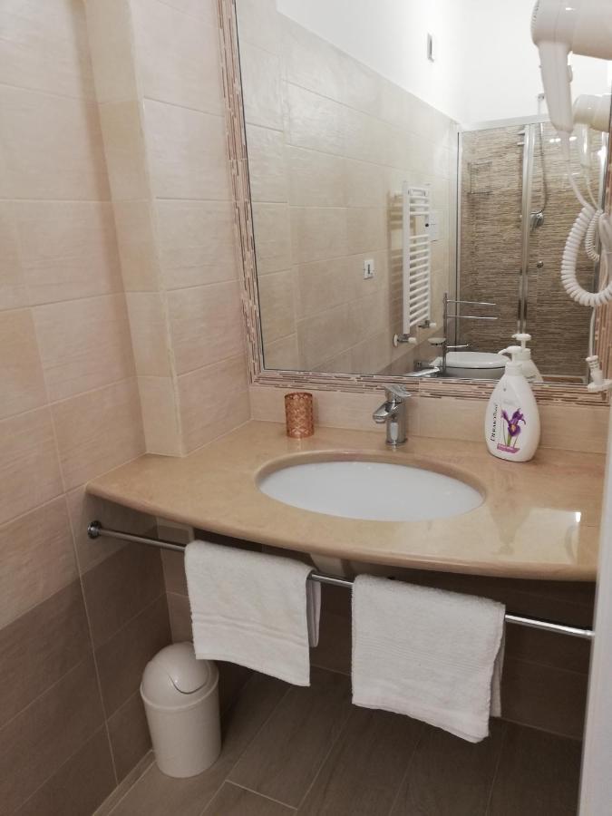 Ostuni Crispi House Otel Dış mekan fotoğraf
